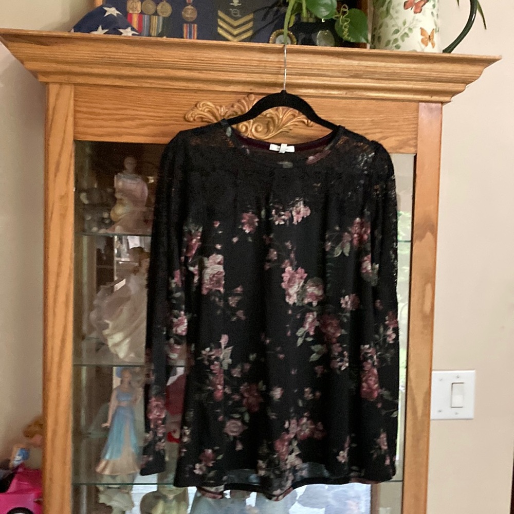 Lrg blk floral lite weight sweater lace front & back at collar 3/4 down sleeves